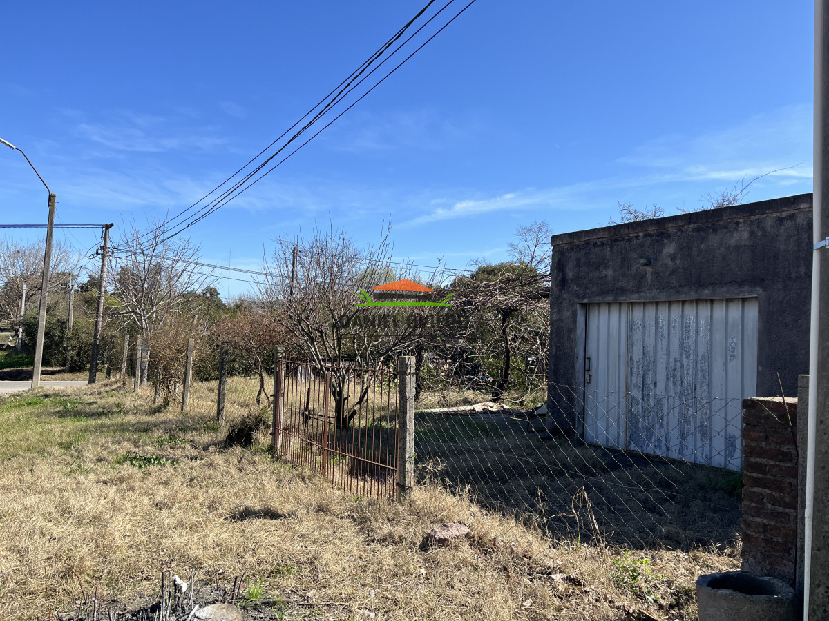 Terreno ID.141 - Excelente terreno en esquina en venta con mejoras en Carmelo.