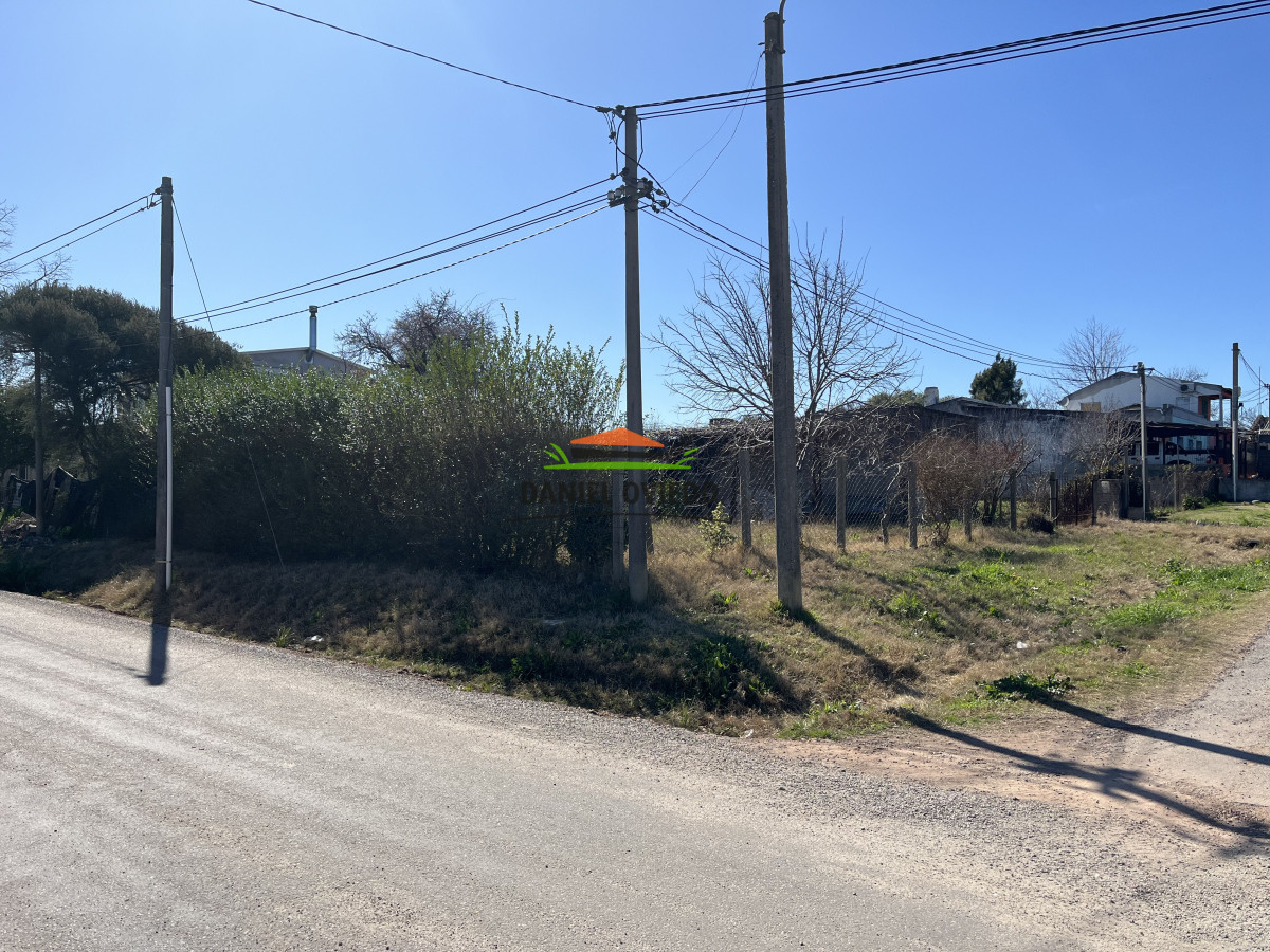 Terreno ID.141 - Excelente terreno en esquina en venta con mejoras en Carmelo.