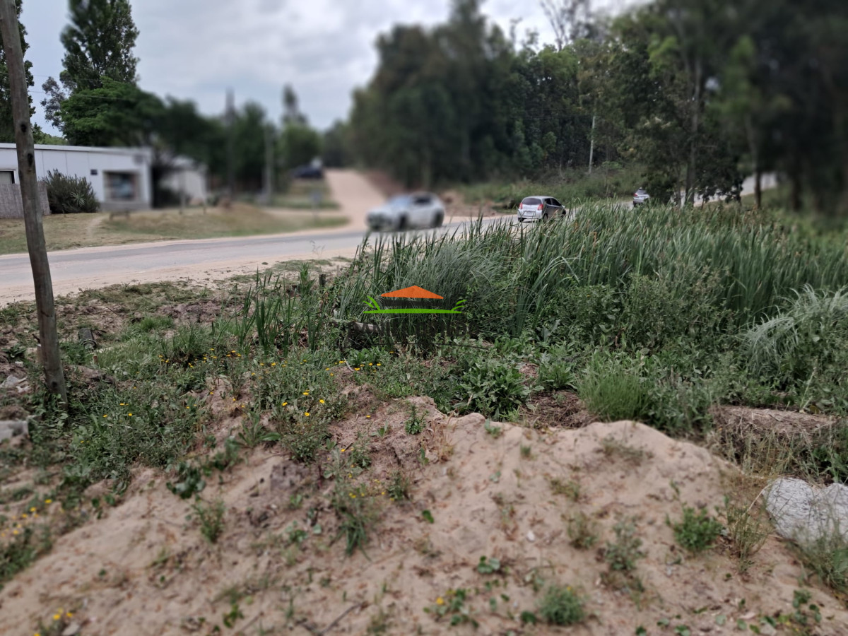 Terreno ID.320/Gran-terreno-en-esquina-en-Camino-del-Cerro-Eguzquiza,-El-Tesoro. - Gran terreno en esquina en Camino del Cerro Eguzquiza, El Tesoro.