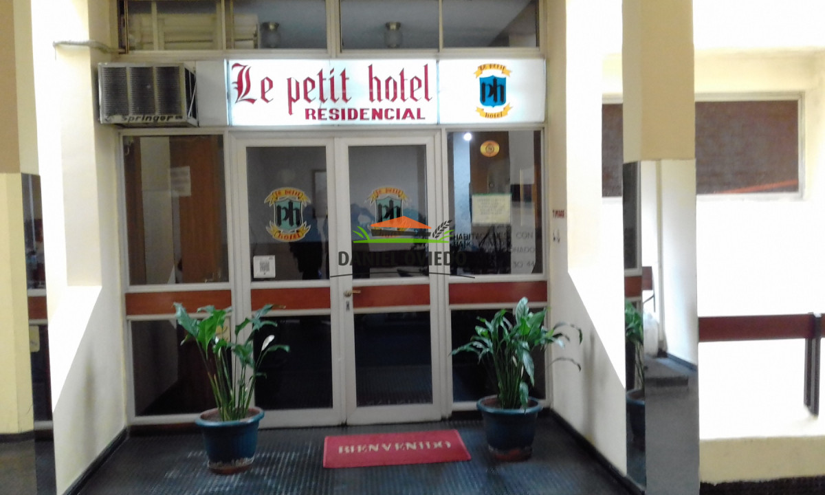 Hotel ID.324 - Hotel en venta frente a Plaza San Fernando en el centro de Maldonado.