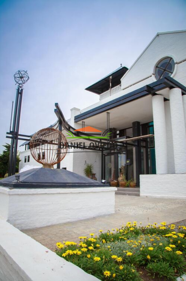 Hotel ID.193 - Excepcional Hotel de 5 estrellas con vista plena al Río de la Plata en venta en Colonia. 