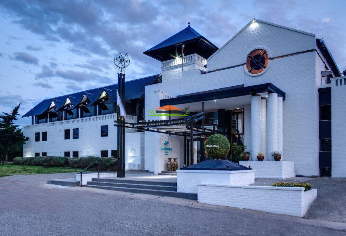 Hotel ID.193 - Excepcional Hotel de 5 estrellas con vista plena al Río de la Plata en venta en Colonia. 