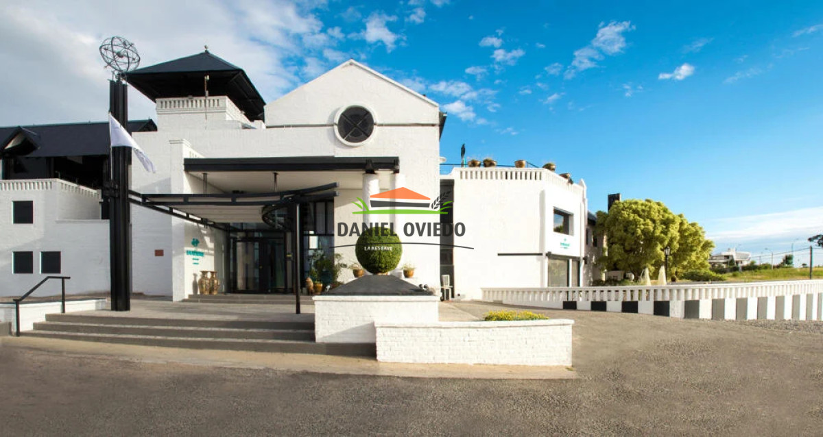 Hotel ID.193 - Excepcional Hotel de 5 estrellas con vista plena al Río de la Plata en venta en Colonia. 