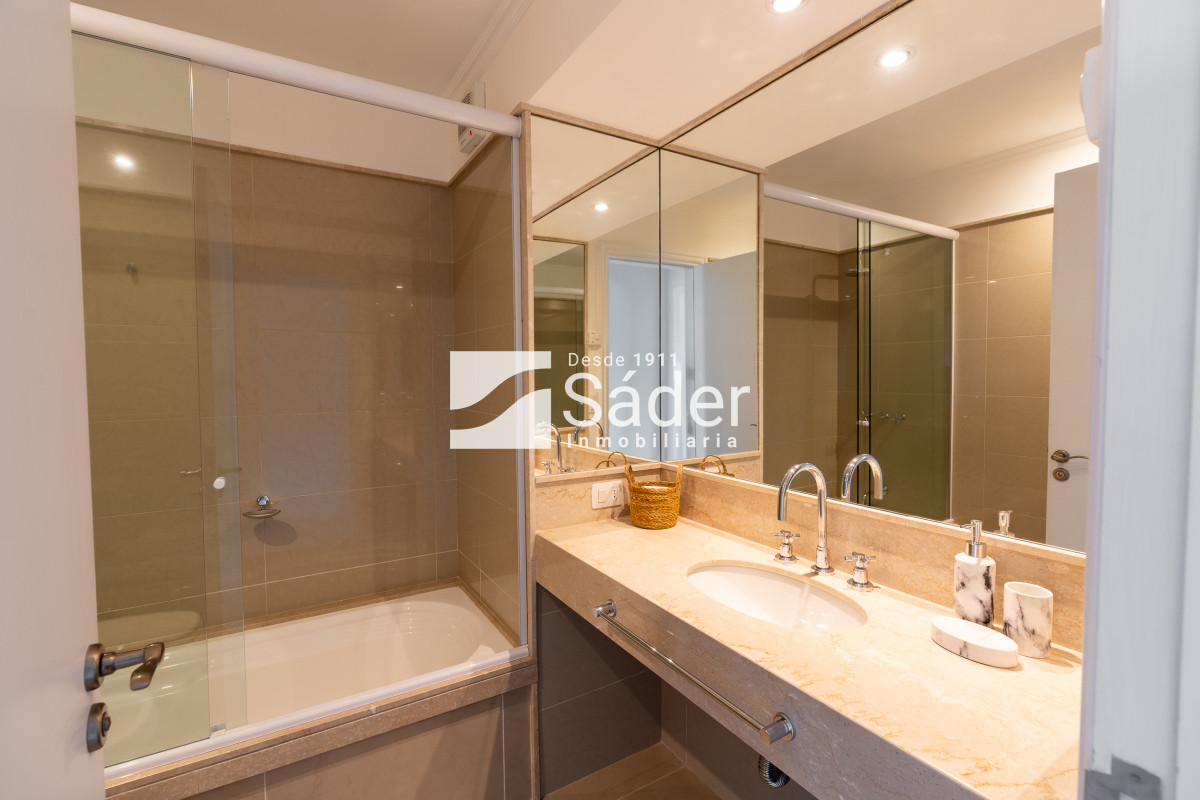 Apartamento ID.3738 - Venta de Penthouse 3 DORMITORIOS con vista al mar.