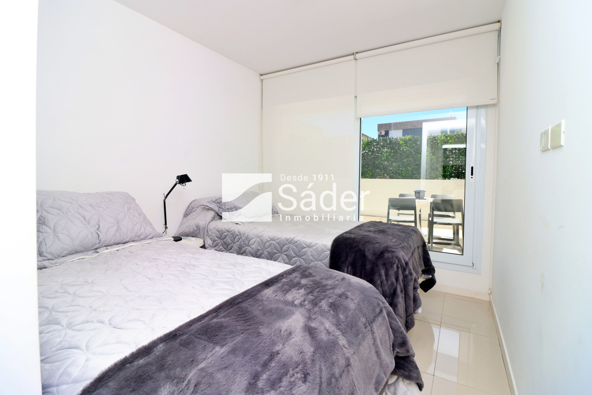 Apartamento ID.4428 - Apto en alquiler. Playa mansa 3 dormitorios en suite