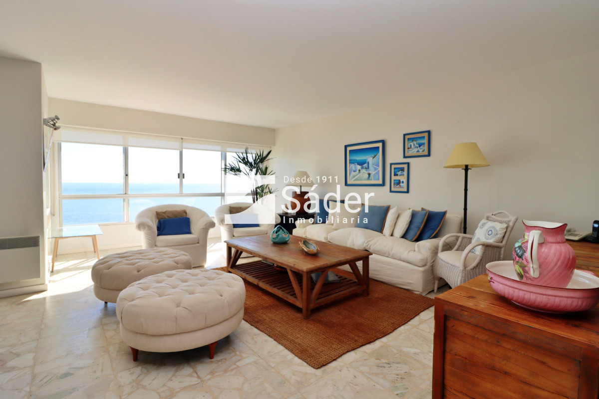 Apartamento ID.4553 - Apto 3 dormitorios. Playa mansa. Edifico de categoria