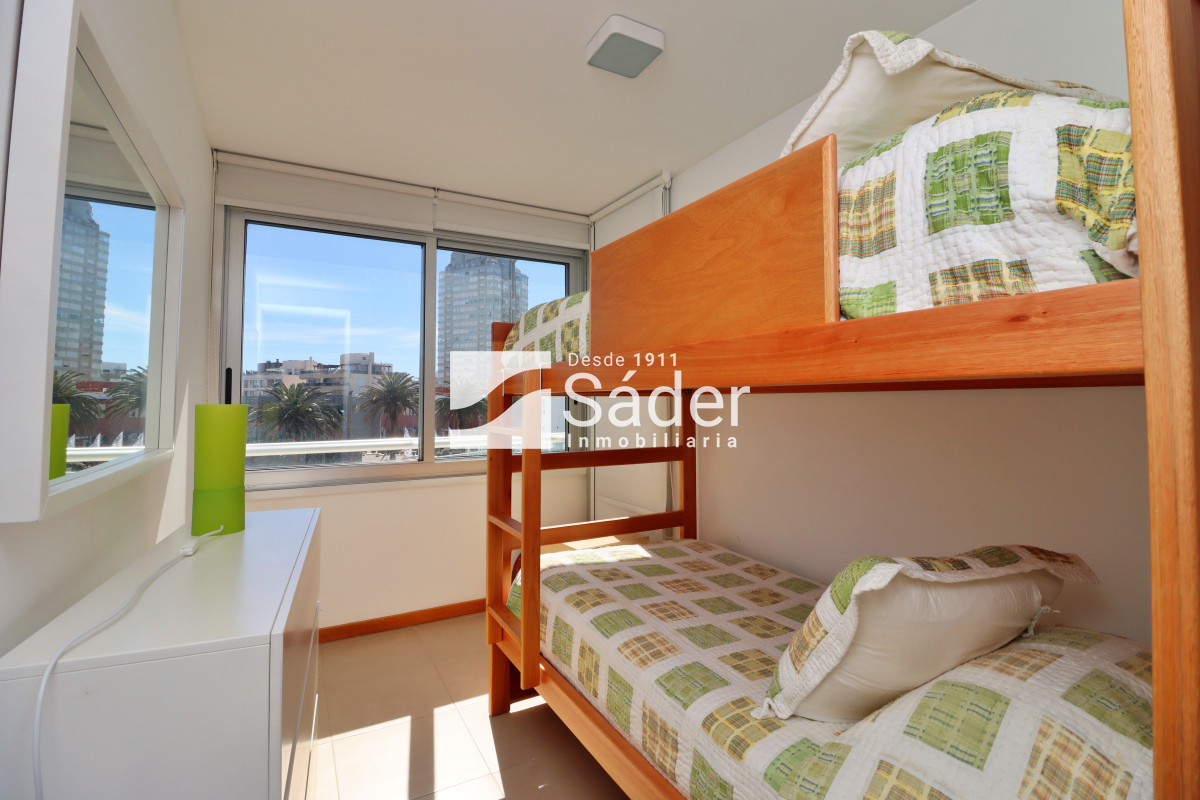 Apartamento ID.4324 - Apto. en alquiler de 3 dorm. frente al mar. 