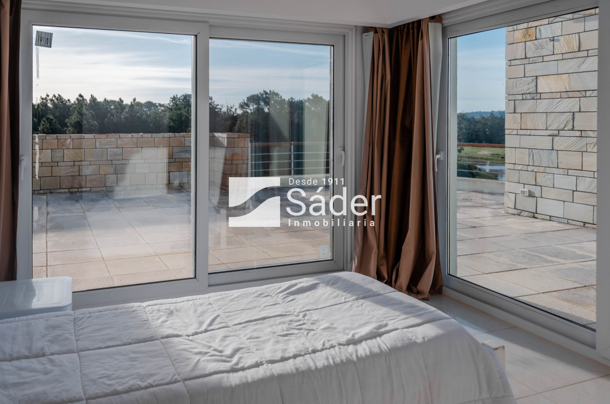 Apartamento ID.3737 - Venta Penthouse 3 DORMITORIOS en Playa Mansa, Punta del Este