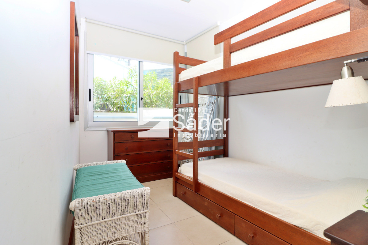 Apartamento ID.4300 - Apto. en alquiler de 3 dormitorios. Frente al mar