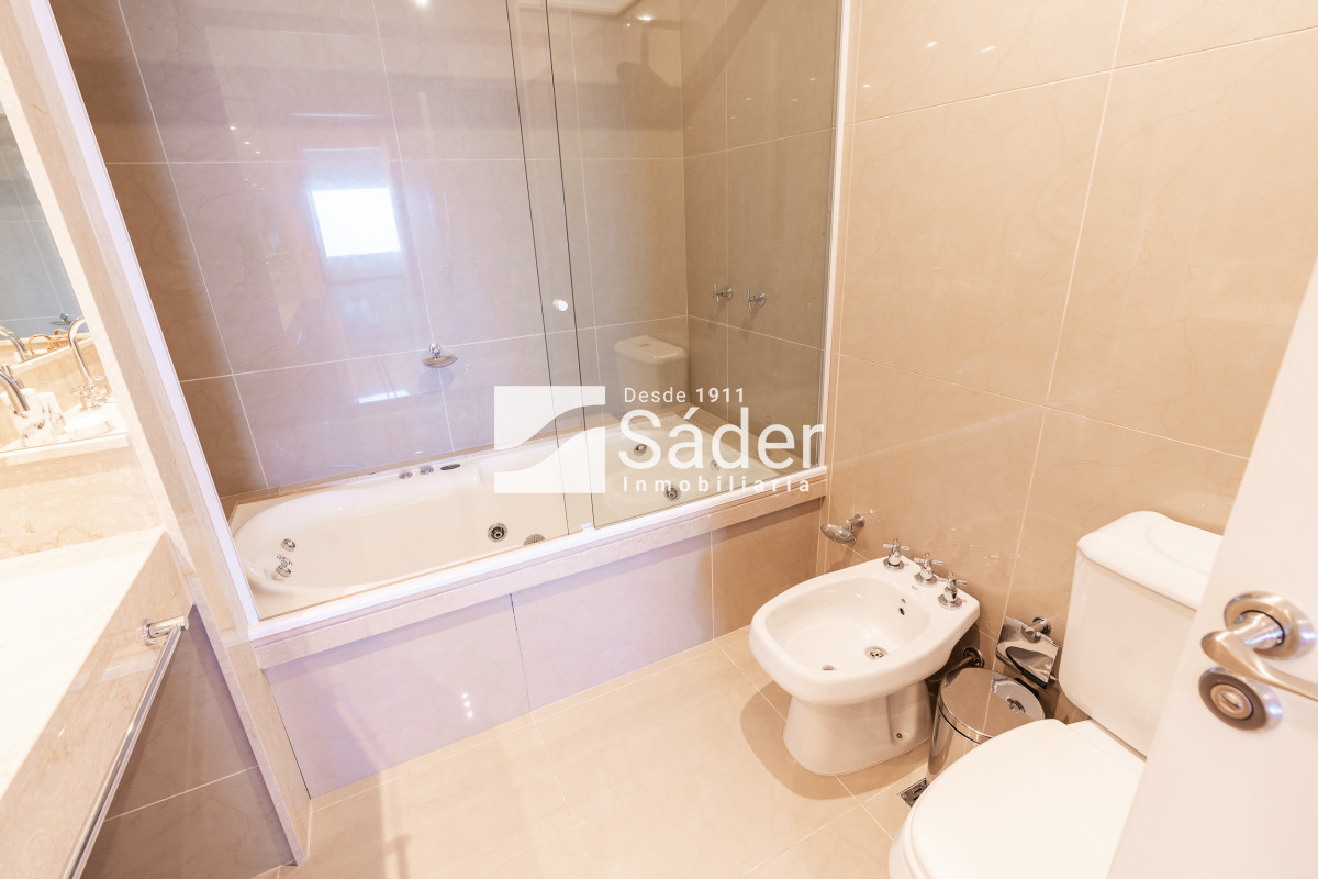 Apartamento ID.3738 - Venta de Penthouse 3 DORMITORIOS con vista al mar.