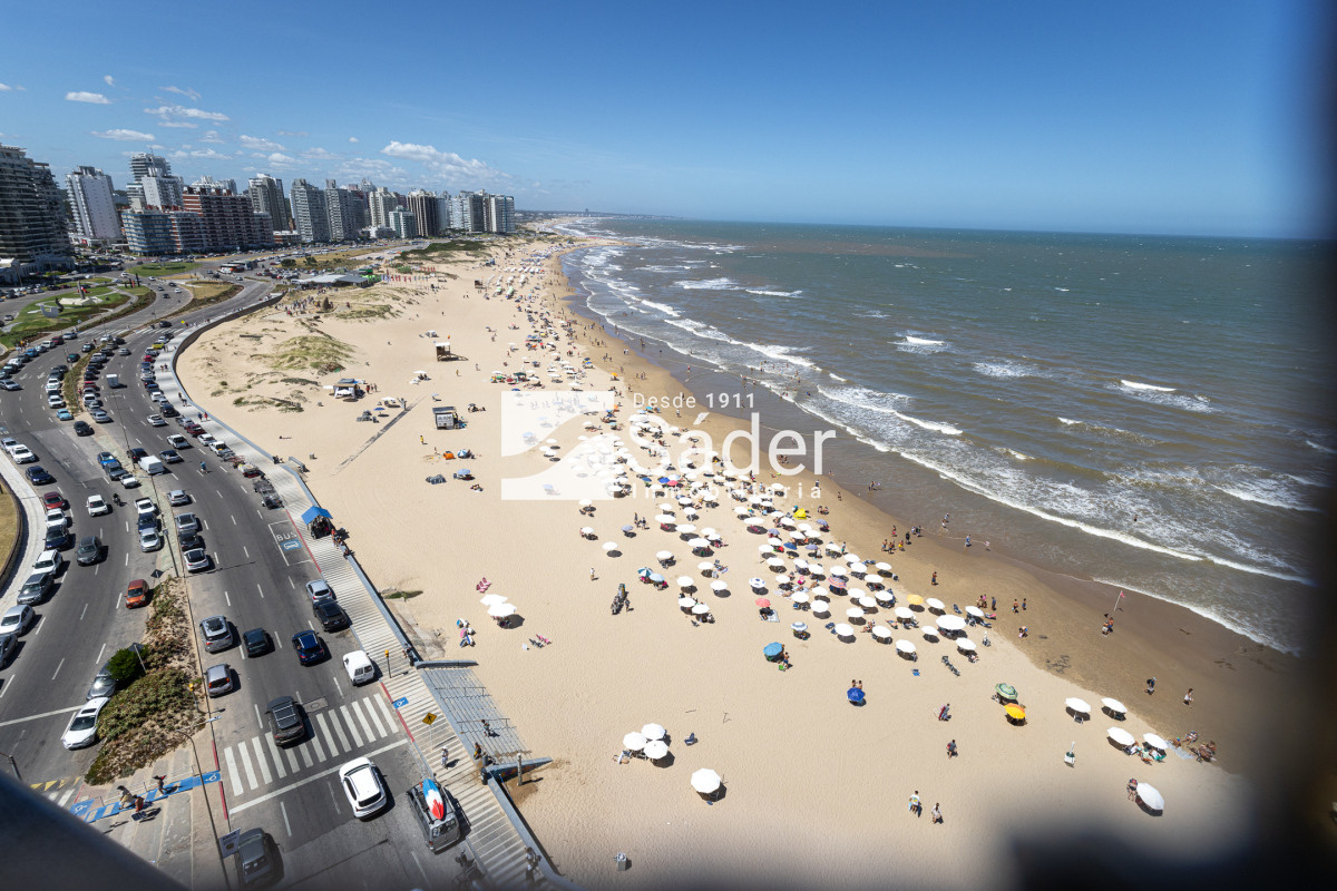 Apartamento ID.3648 - Espectacular apartamento en venta, primera fila frente a la playa El Emir