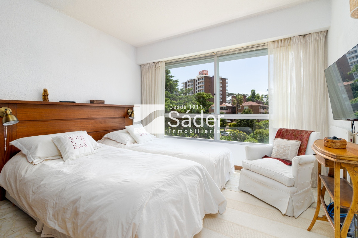 Apartamento ID.3135 - Apartamento en Playa Mansa 3 dormitorios