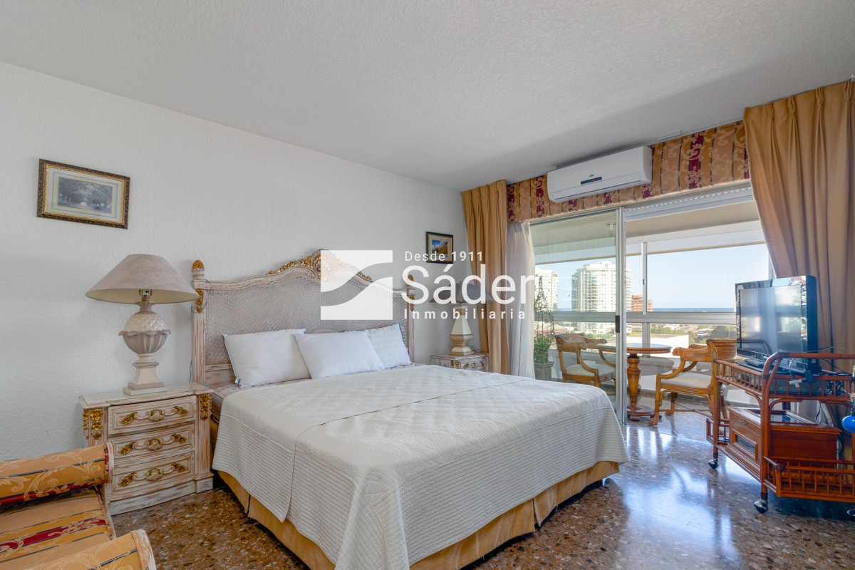 Apartamento ID.724 - Apartamento en venta Playa Mansa 3 dormitorios