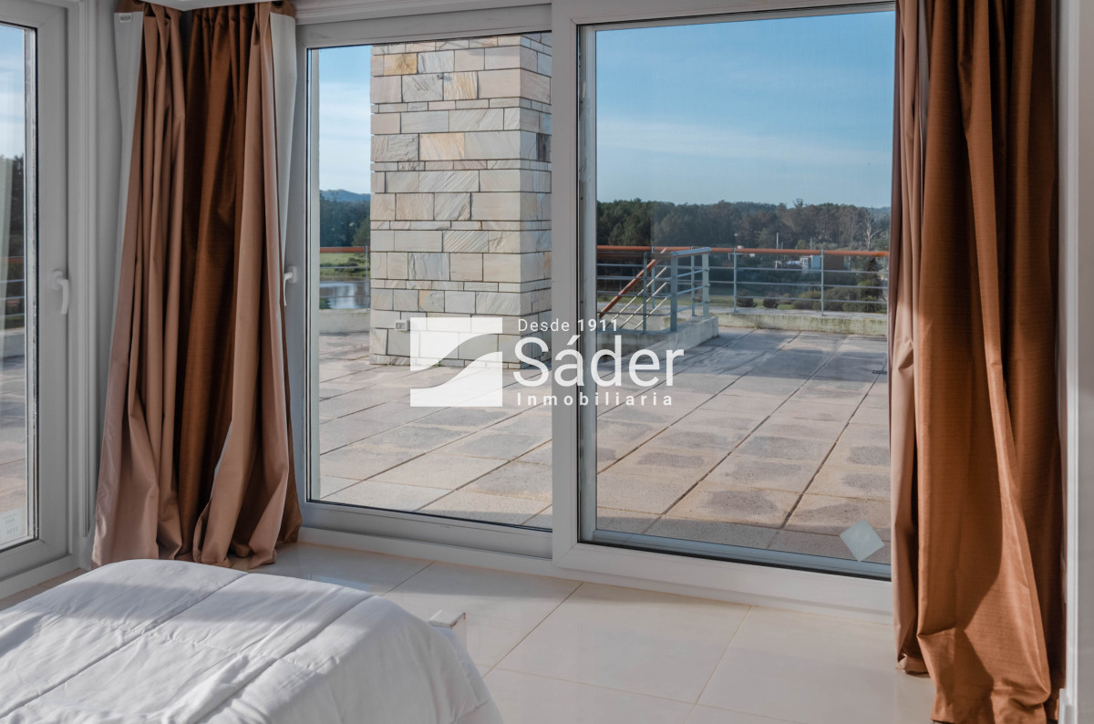 Apartamento ID.3737 - Venta Penthouse 3 DORMITORIOS en Playa Mansa, Punta del Este