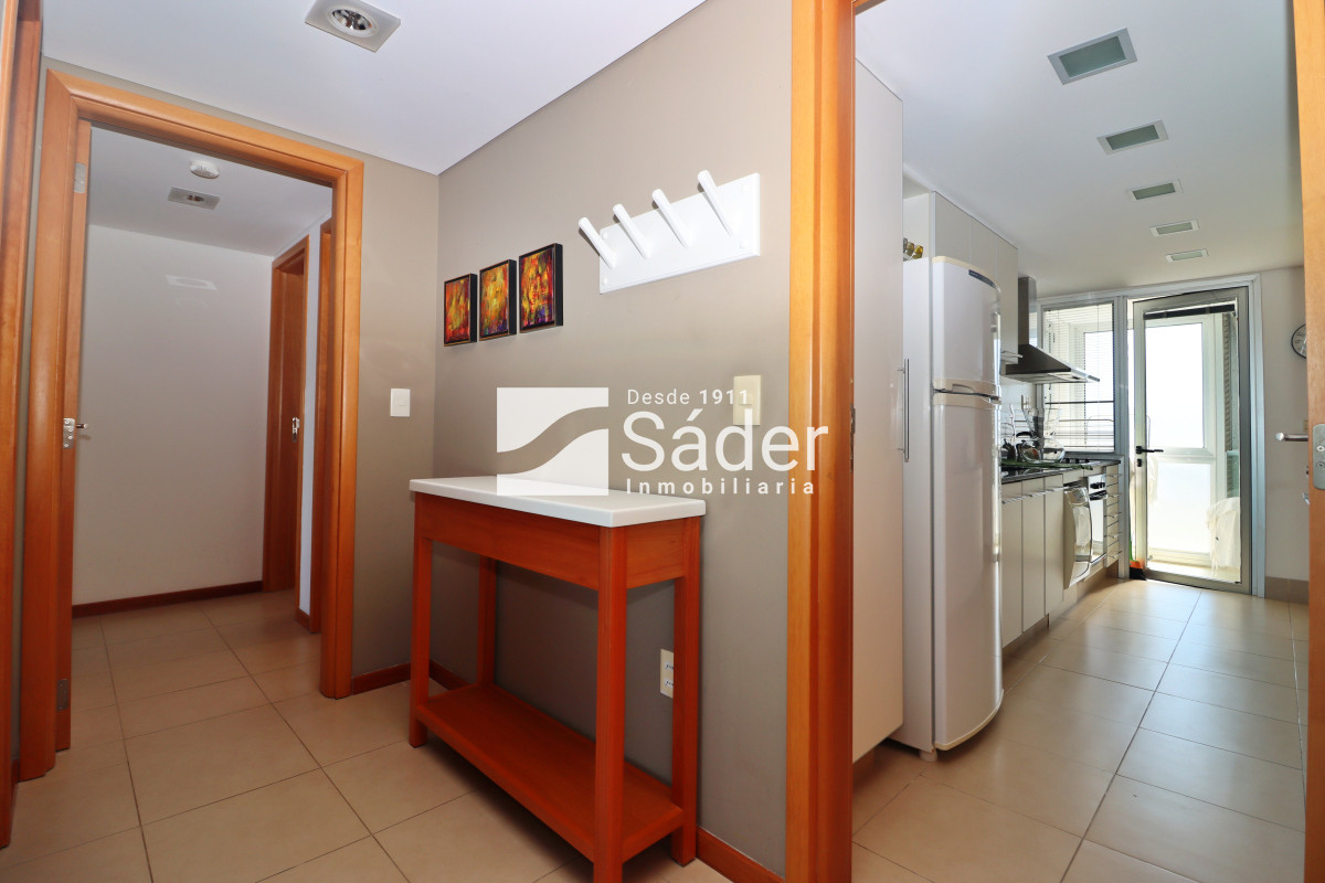 Apartamento ID.4324 - Apto. en alquiler de 3 dorm. frente al mar. 