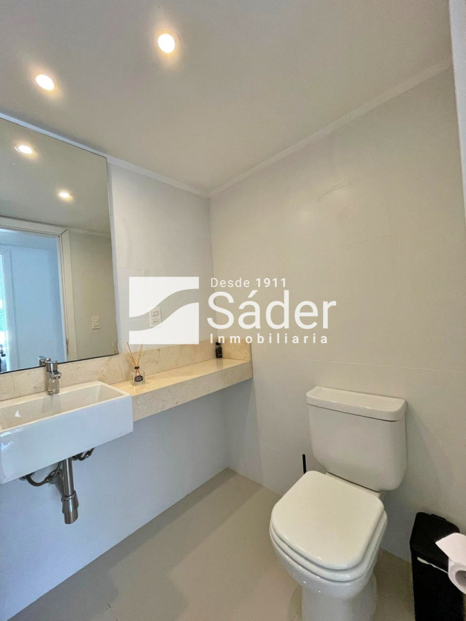 Apartamento ID.4428 - Apto en alquiler. Playa mansa 3 dormitorios en suite