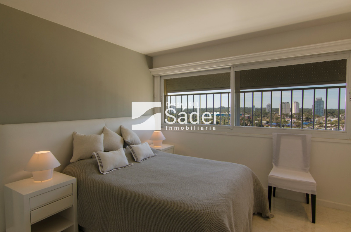 Apartamento ID.3175 - Apartamento en venta Playa Mansa 5 dormitorios