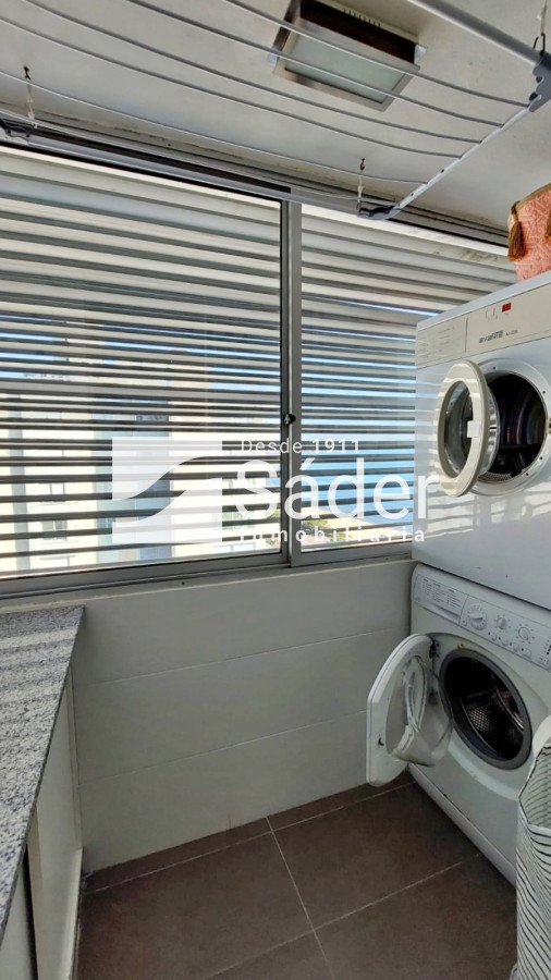Apartamento ID.4553 - Apto 3 dormitorios. Playa mansa. Edifico de categoria