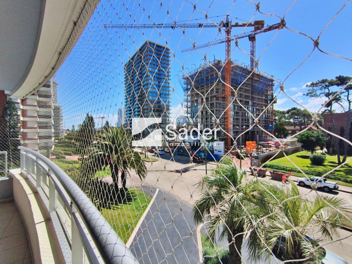 Apartamento ID.4803 - Apartamento 3 dormitorios en Punta del Este cerca de Playa Brava y Mansa