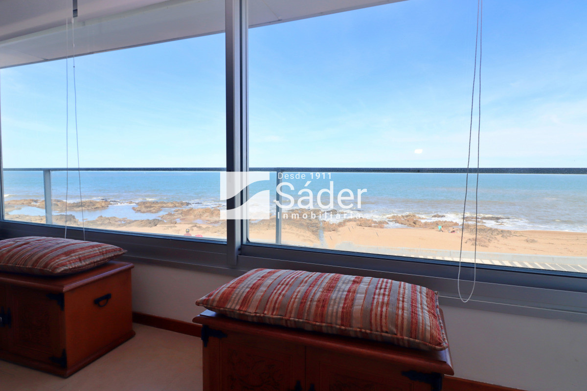 Apartamento ID.4300 - Apto. en alquiler de 3 dormitorios. Frente al mar