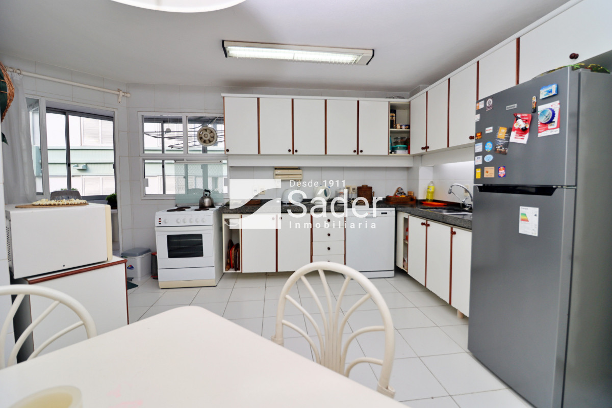 Apartamento ID.3910 - Espacios Amplios y Vista al Mar en Primera Línea