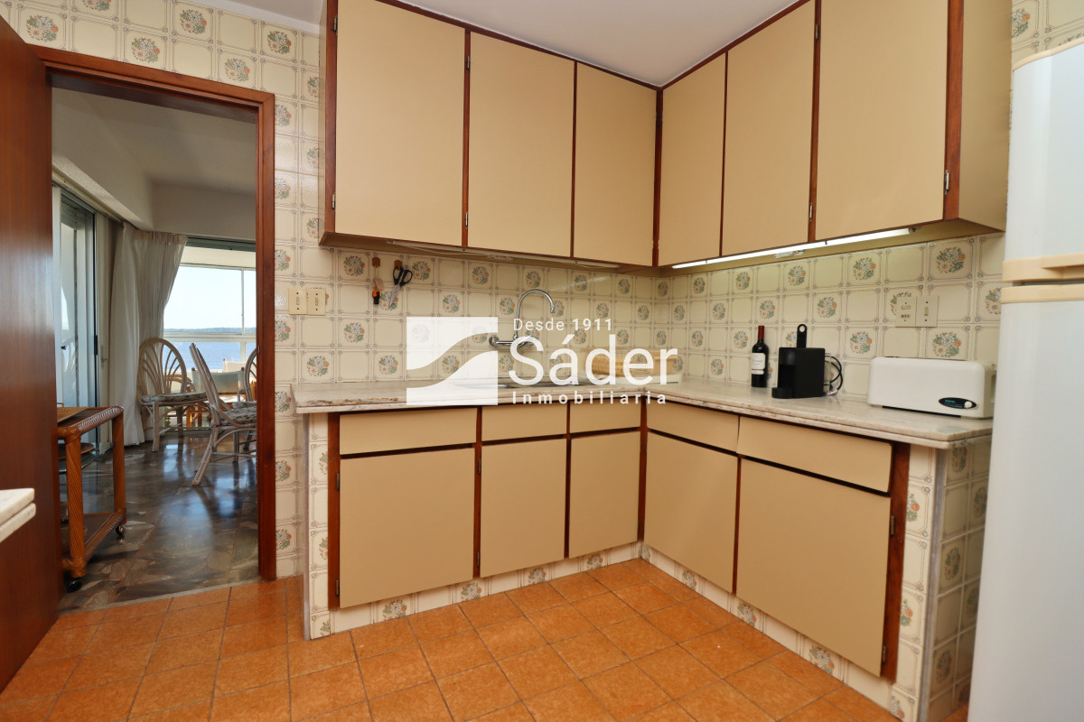 Apartamento ID.4276 - Apto. 3 dorm. con vista al mar. (Playa mansa, pda. 3)
