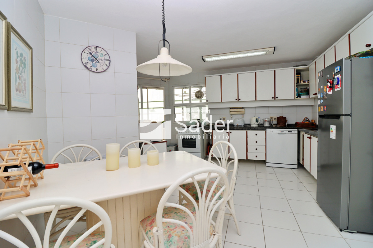 Apartamento ID.3910 - Espacios Amplios y Vista al Mar en Primera Línea