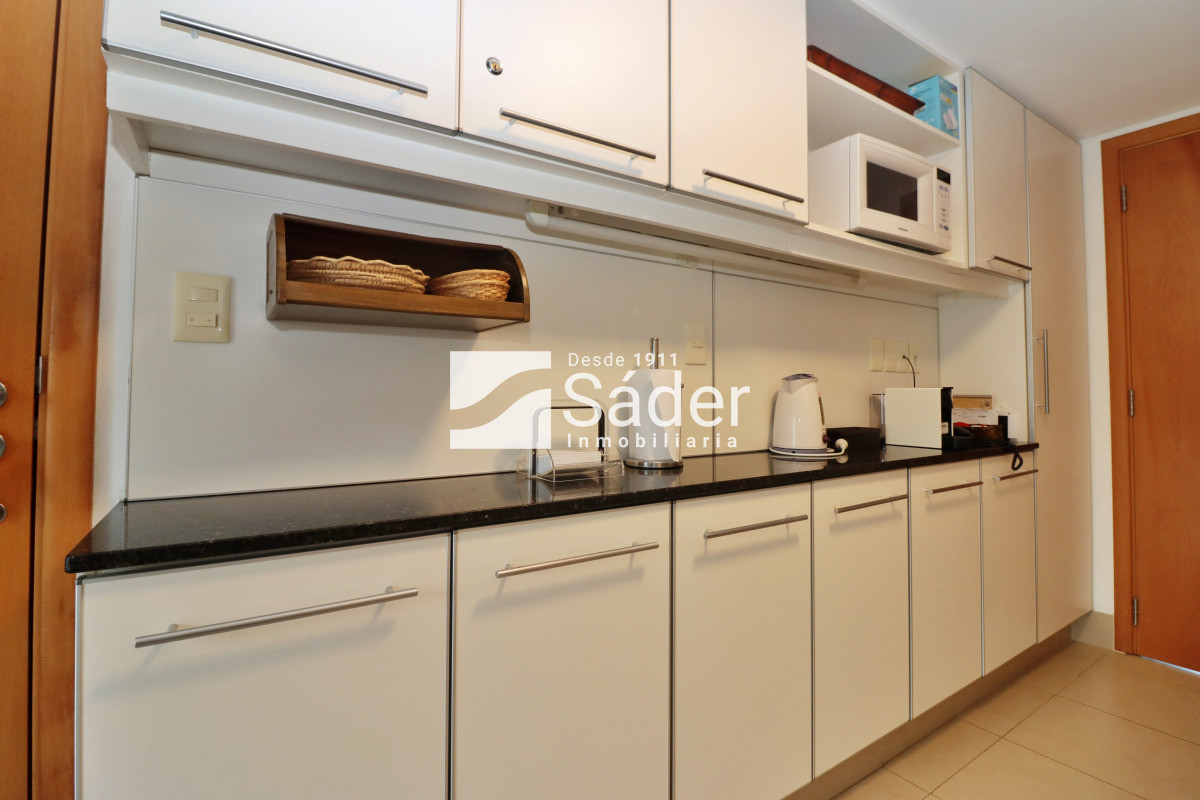 Apartamento ID.4300 - Apto. en alquiler de 3 dormitorios. Frente al mar