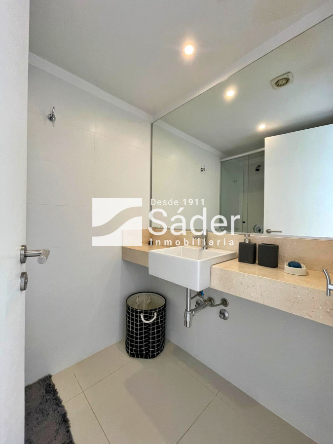 Apartamento ID.4428 - Apto en alquiler. Playa mansa 3 dormitorios en suite