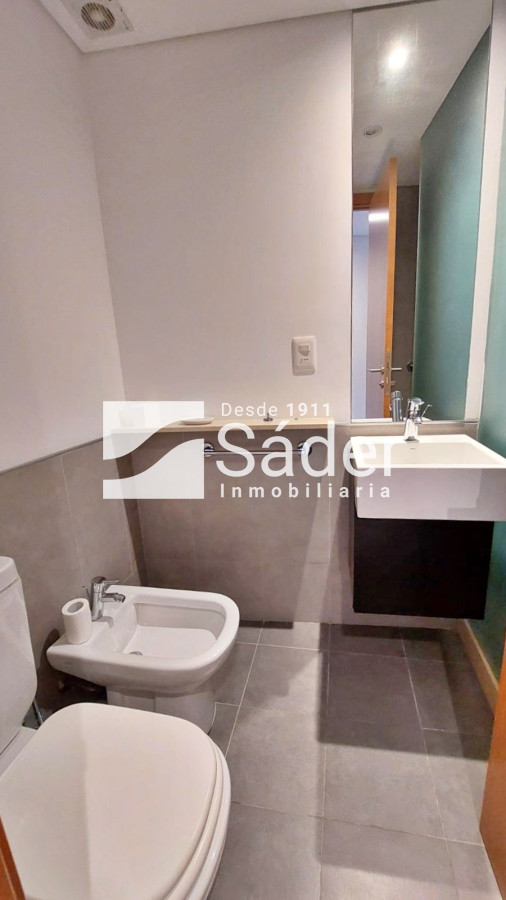 Apartamento ID.4300 - Apto. en alquiler de 3 dormitorios. Frente al mar