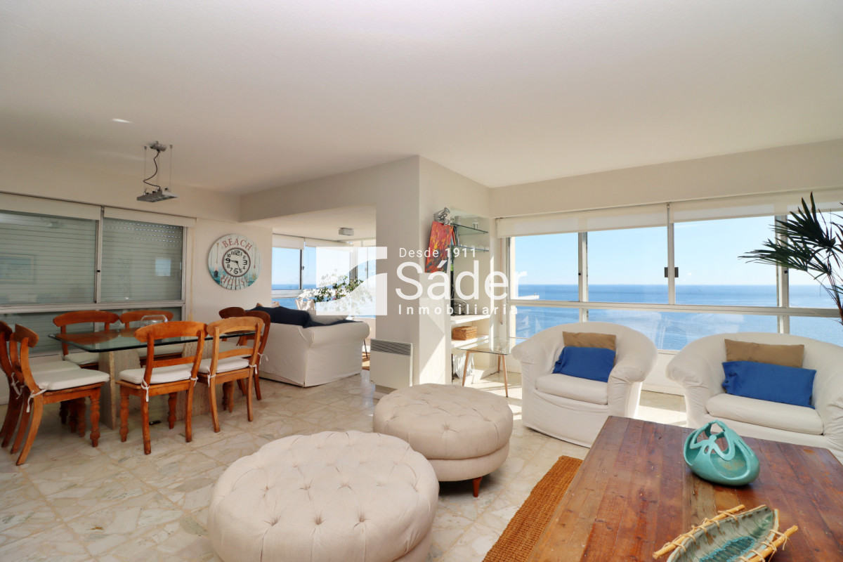 Apartamento ID.4553 - Apto 3 dormitorios. Playa mansa. Edifico de categoria