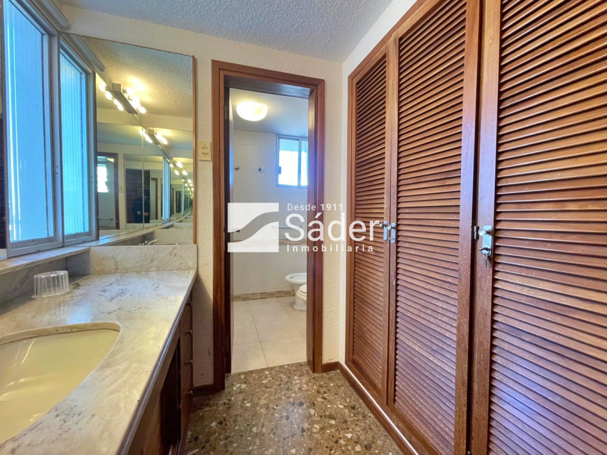 Apartamento ID.4276 - Apto. 3 dorm. con vista al mar. (Playa mansa, pda. 3)