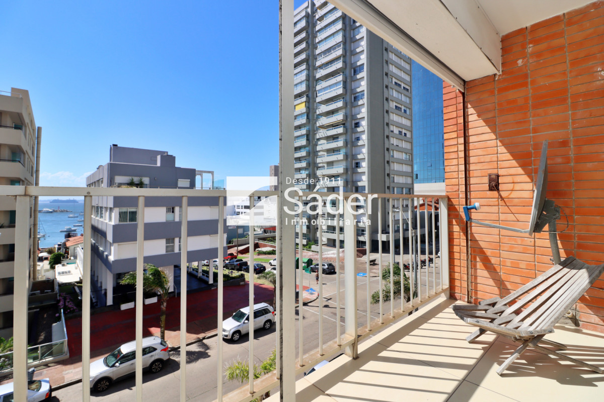Apartamento ID.4615 - Apto 2 Dormitorios en la Península, sobre Av. Gorlero 
