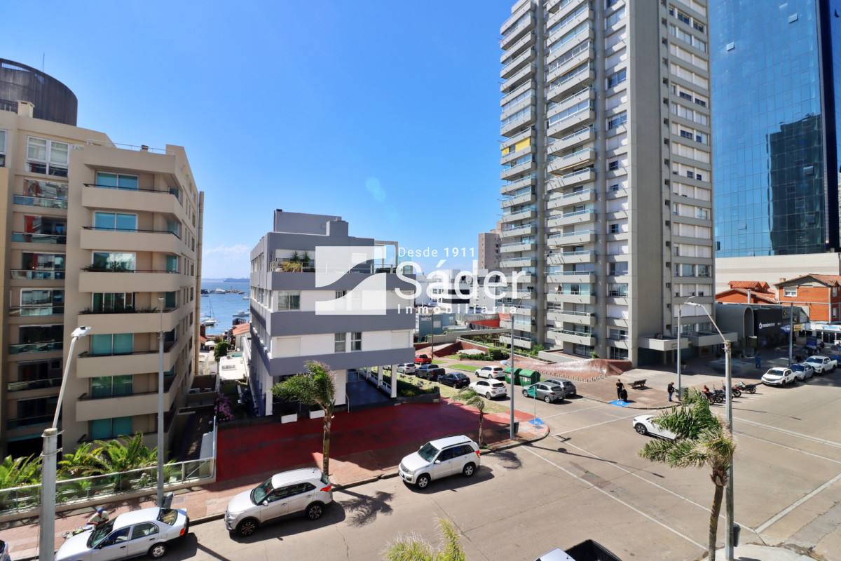 Apartamento ID.4615 - Apto 2 Dormitorios en la Península, sobre Av. Gorlero 