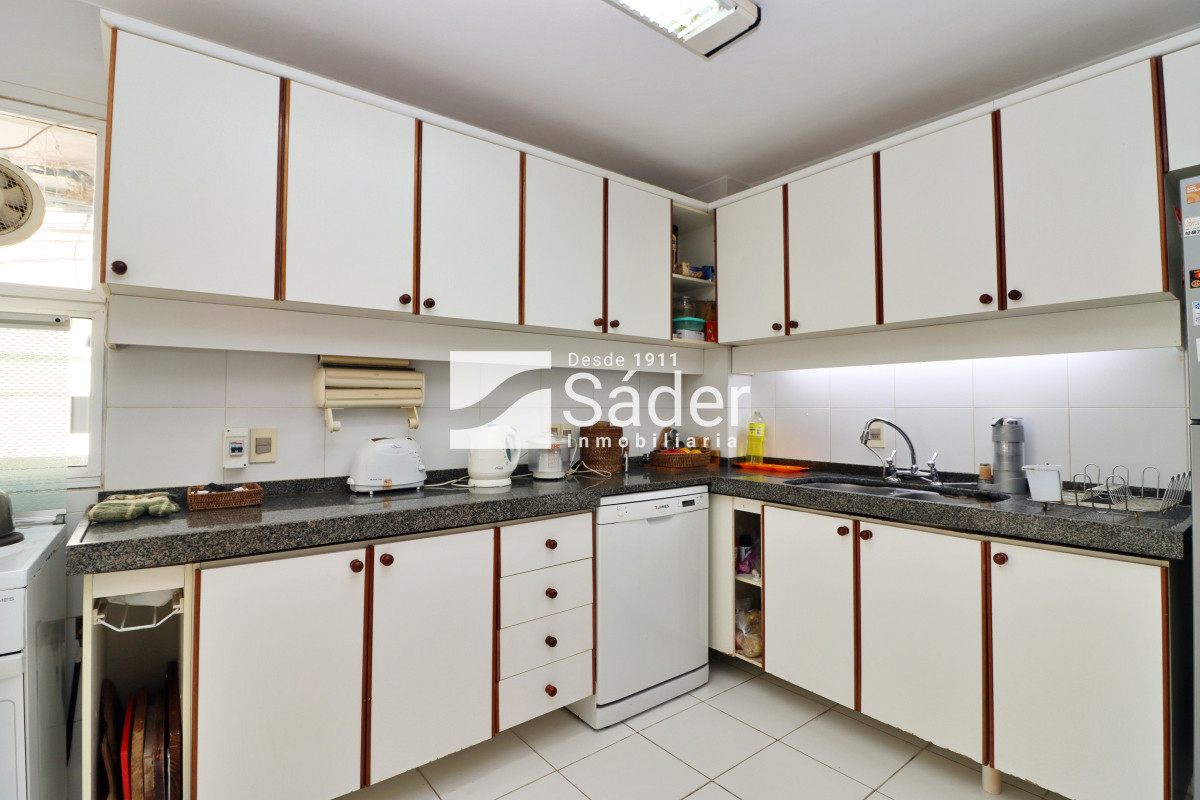Apartamento ID.3910 - Espacios Amplios y Vista al Mar en Primera Línea