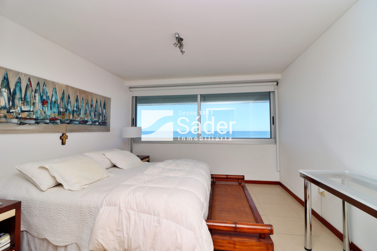 Apartamento ID.4542 - Apartamento en península. 3 dormitorios y parrillero
