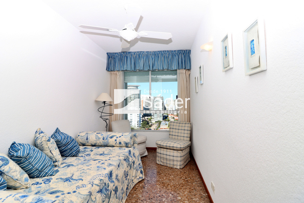 Apartamento ID.4462 - Apartamento en alquiler 3 dormitorios. Playa mansa