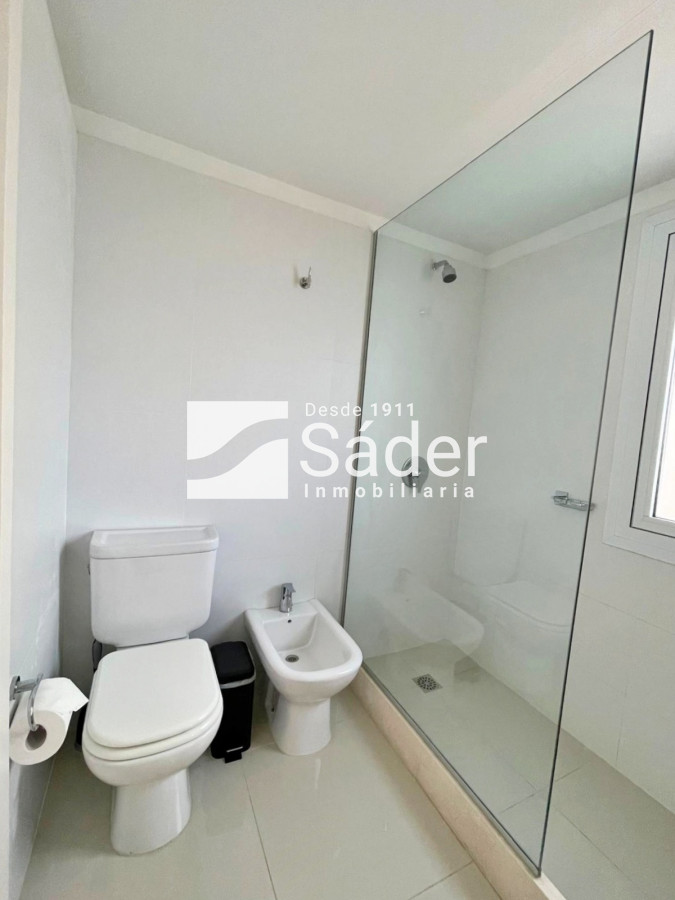 Apartamento ID.4428 - Apto en alquiler. Playa mansa 3 dormitorios en suite