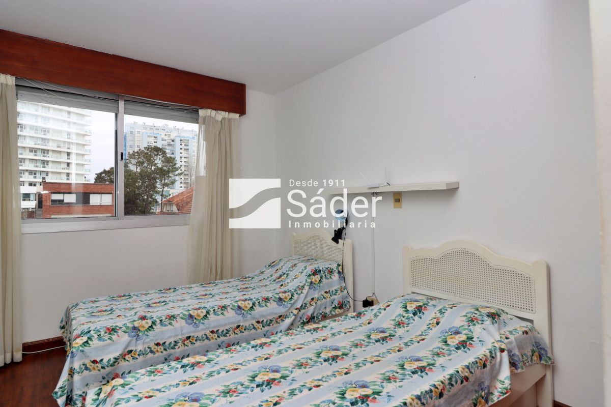 Apartamento ID.4307 - Apto. en alquiler de 2 dorm, en la Mansa 