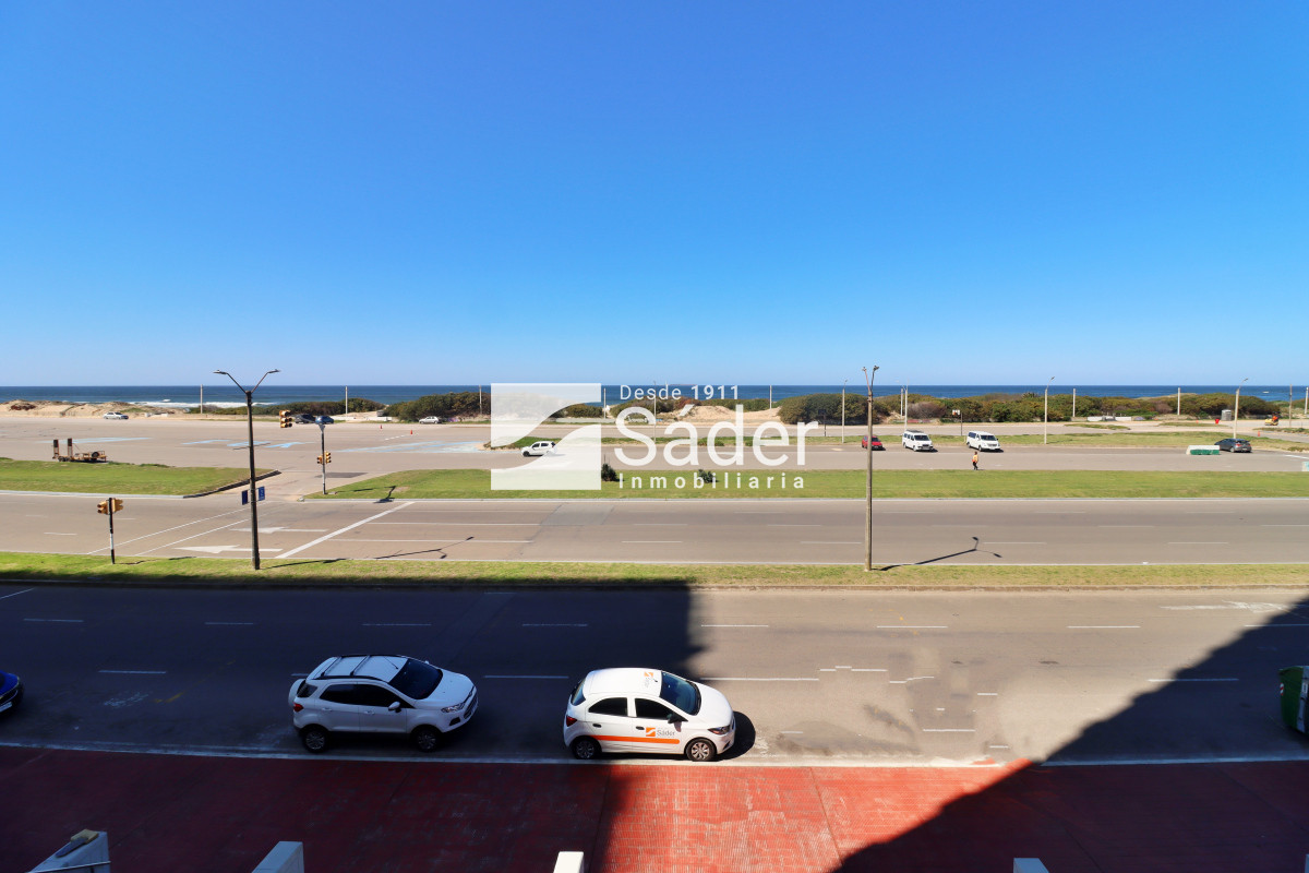 Apartamento ID.4355 - Apto con vista a playa brava. Primera linea