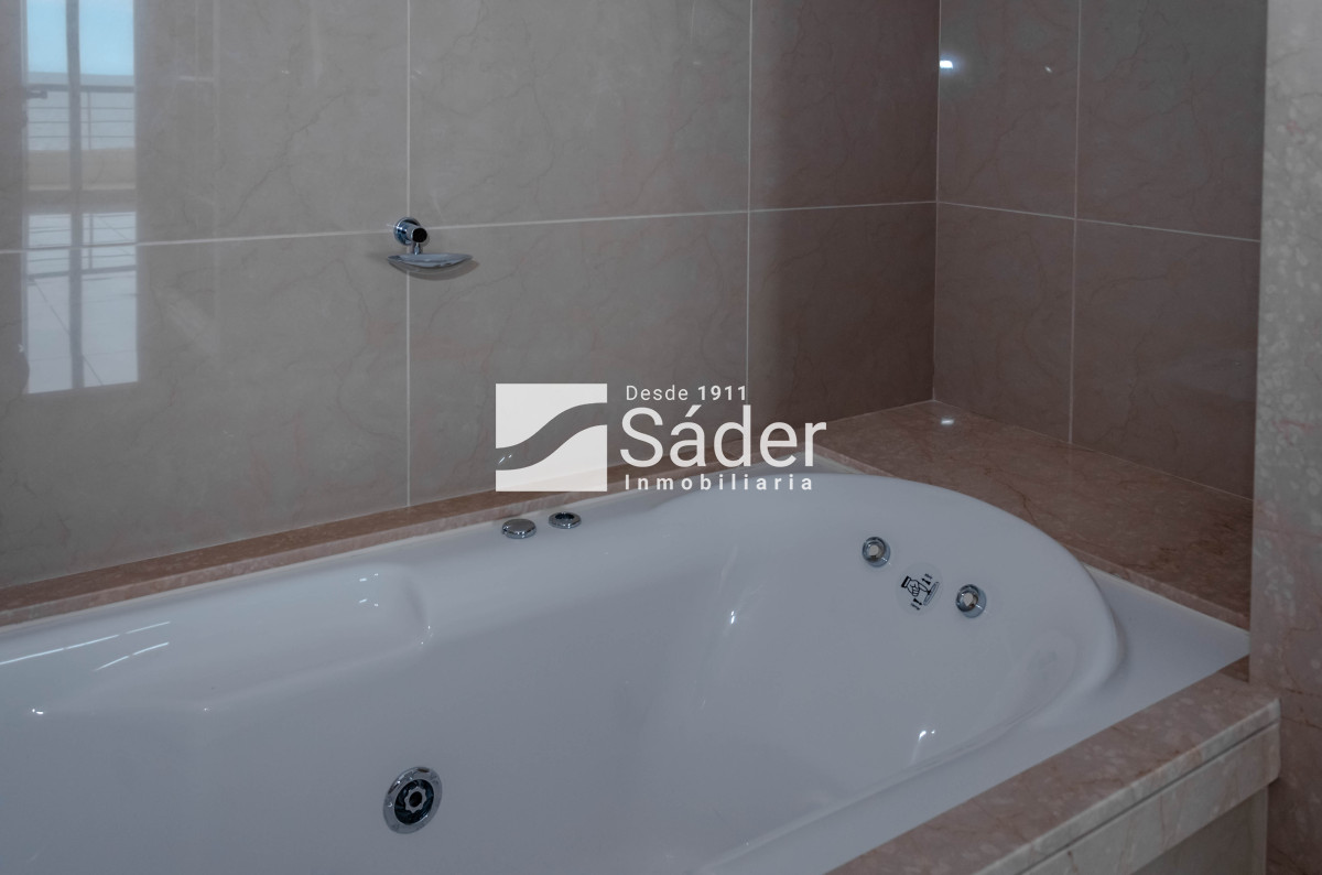 Apartamento ID.3742 - Venta de Penthouse 3 DORMITORIOS con vista al mar.