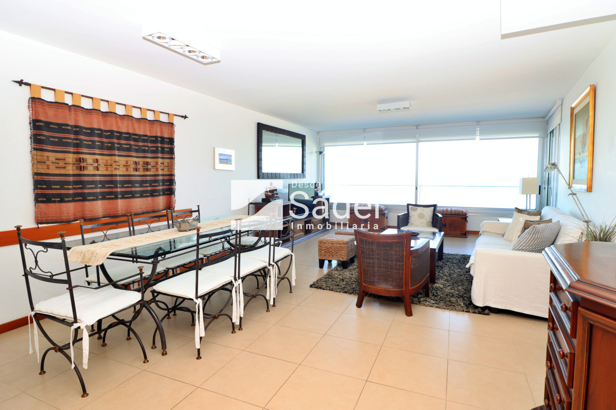 Apartamento ID.4300 - Apto. en alquiler de 3 dormitorios. Frente al mar
