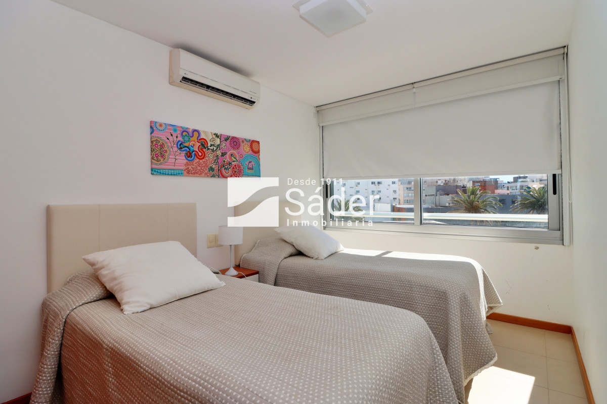 Apartamento ID.4324 - Apto. en alquiler de 3 dorm. frente al mar. 