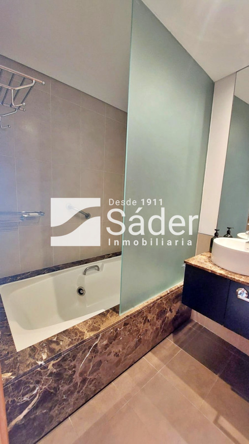 Apartamento ID.4300 - Apto. en alquiler de 3 dormitorios. Frente al mar