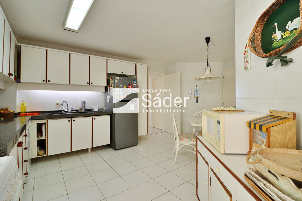 Apartamento ID.3910 - Espacios Amplios y Vista al Mar en Primera Línea