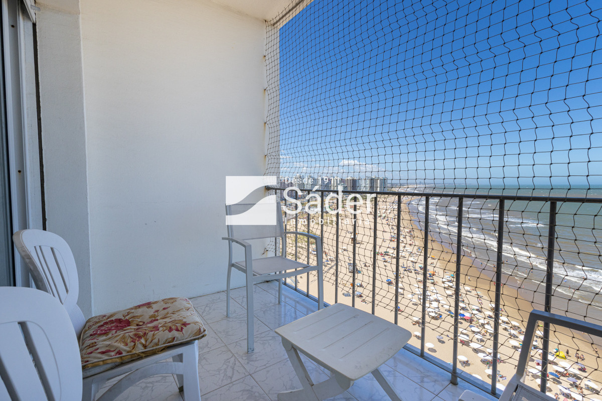 Apartamento ID.3648 - Espectacular apartamento en venta, primera fila frente a la playa El Emir