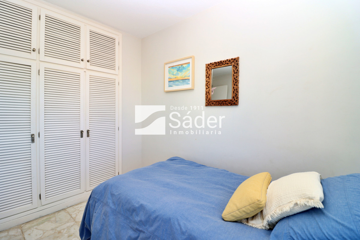 Apartamento ID.4553 - Apto 3 dormitorios. Playa mansa. Edifico de categoria
