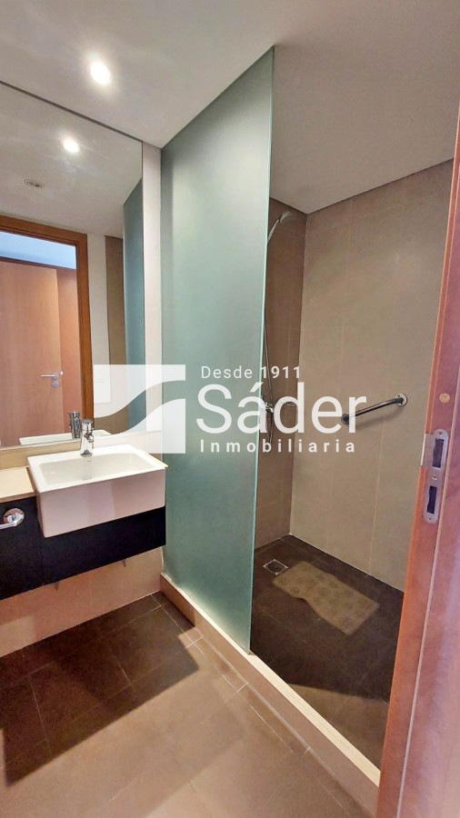 Apartamento ID.4300 - Apto. en alquiler de 3 dormitorios. Frente al mar