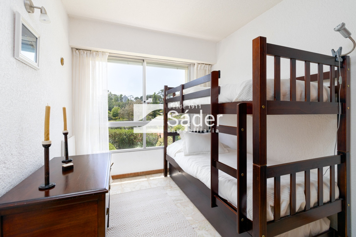 Apartamento ID.3135 - Apartamento en Playa Mansa 3 dormitorios