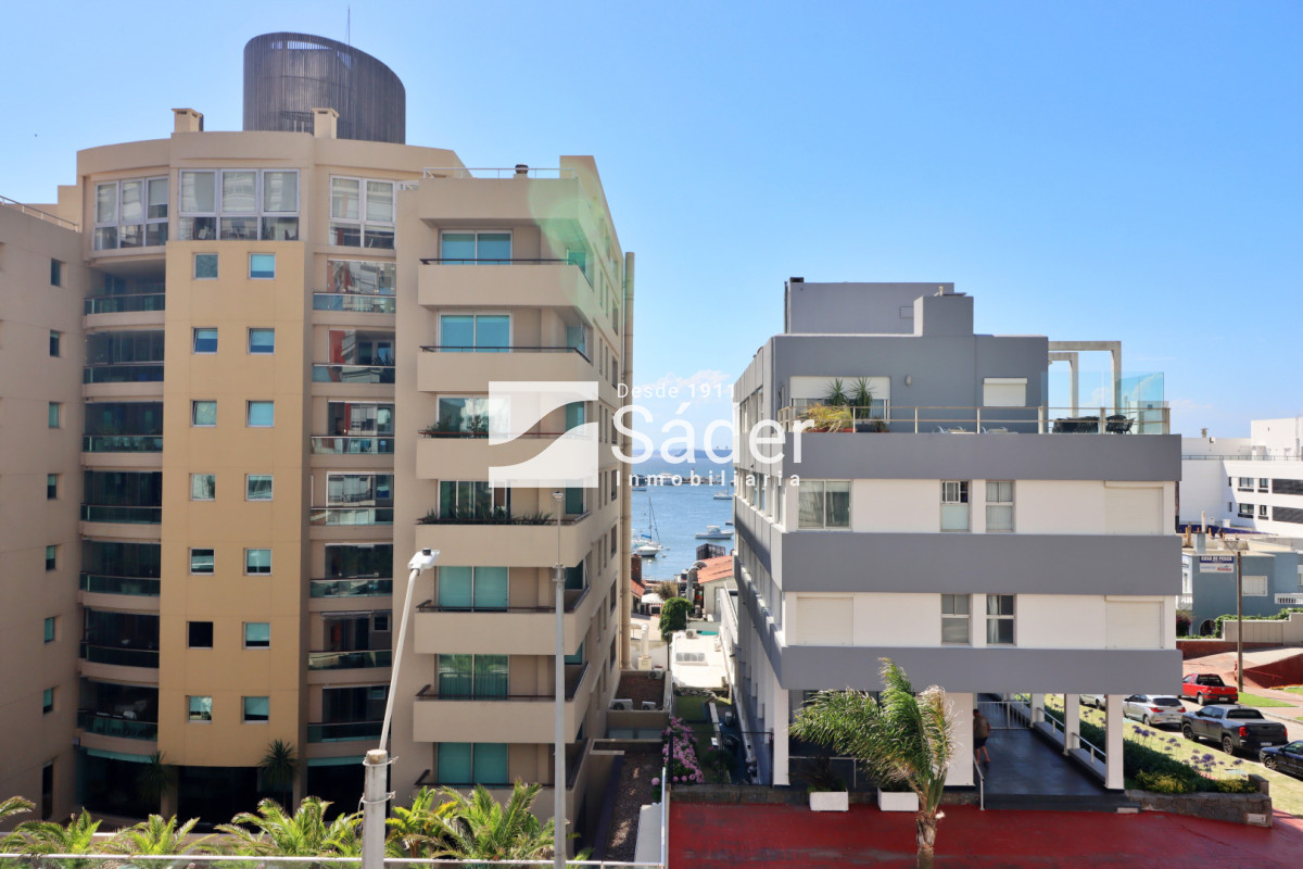 Apartamento ID.4615 - Apto 2 Dormitorios en la Península, sobre Av. Gorlero 